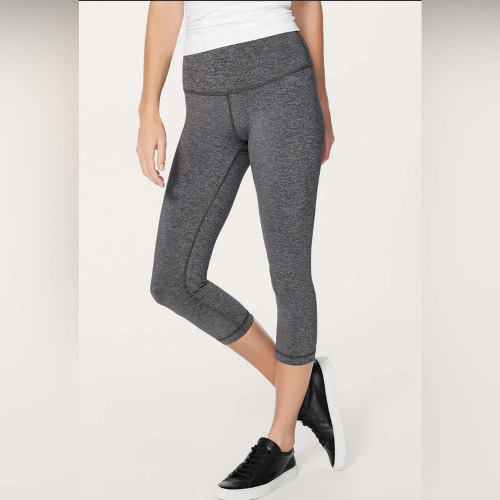 Lululemon Wunder Under Crop (Hi-Rise) *Luxtreme 21"
Heathered Black